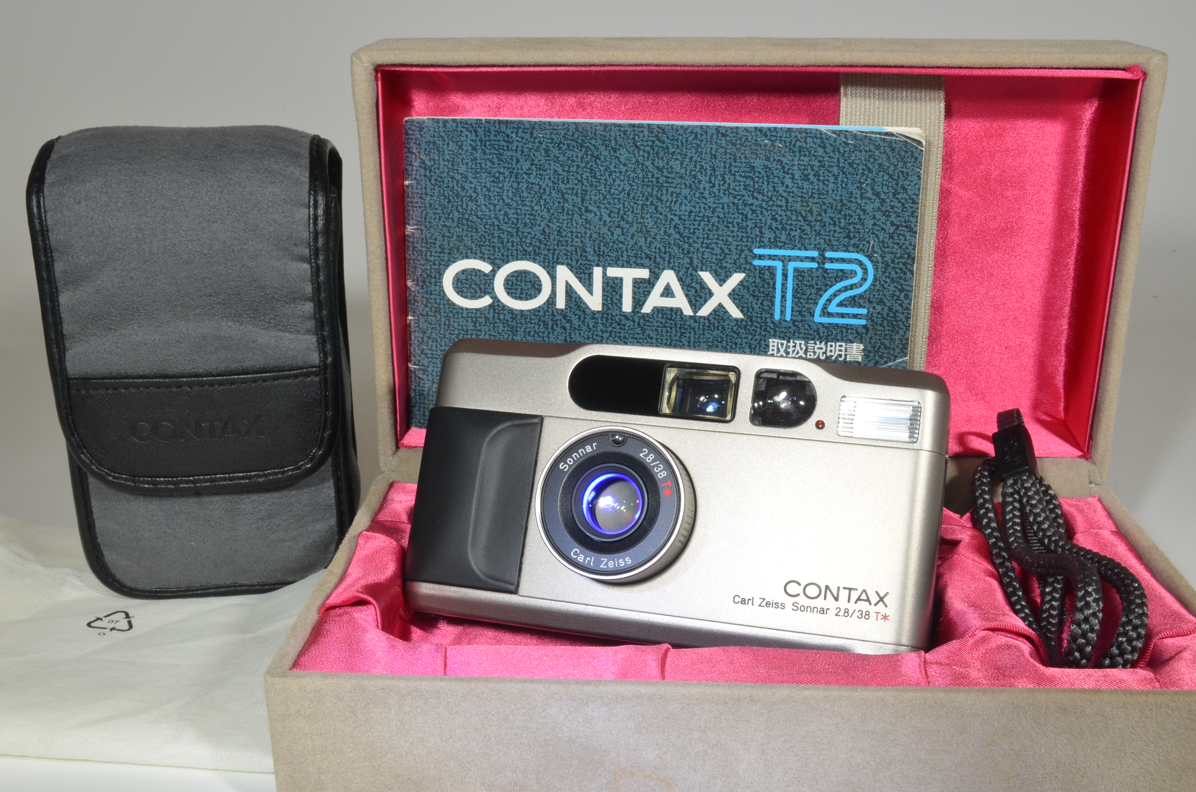 contax t2 data back point & shoot 35mm film camera boxed