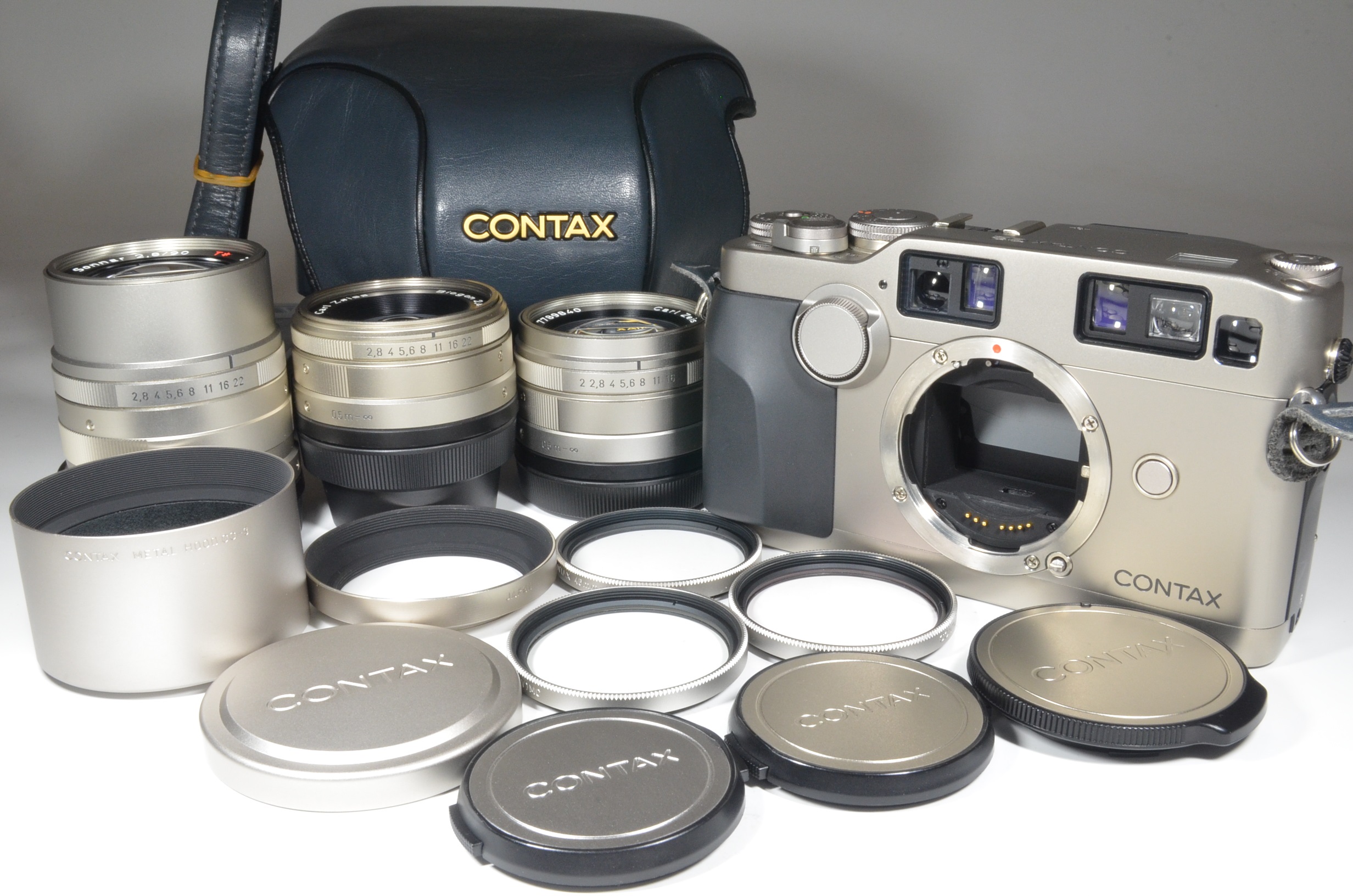 contax g2 data back, case, planar 45mm f2, biogon 28mm f2.8, sonnar 90mm f2.8