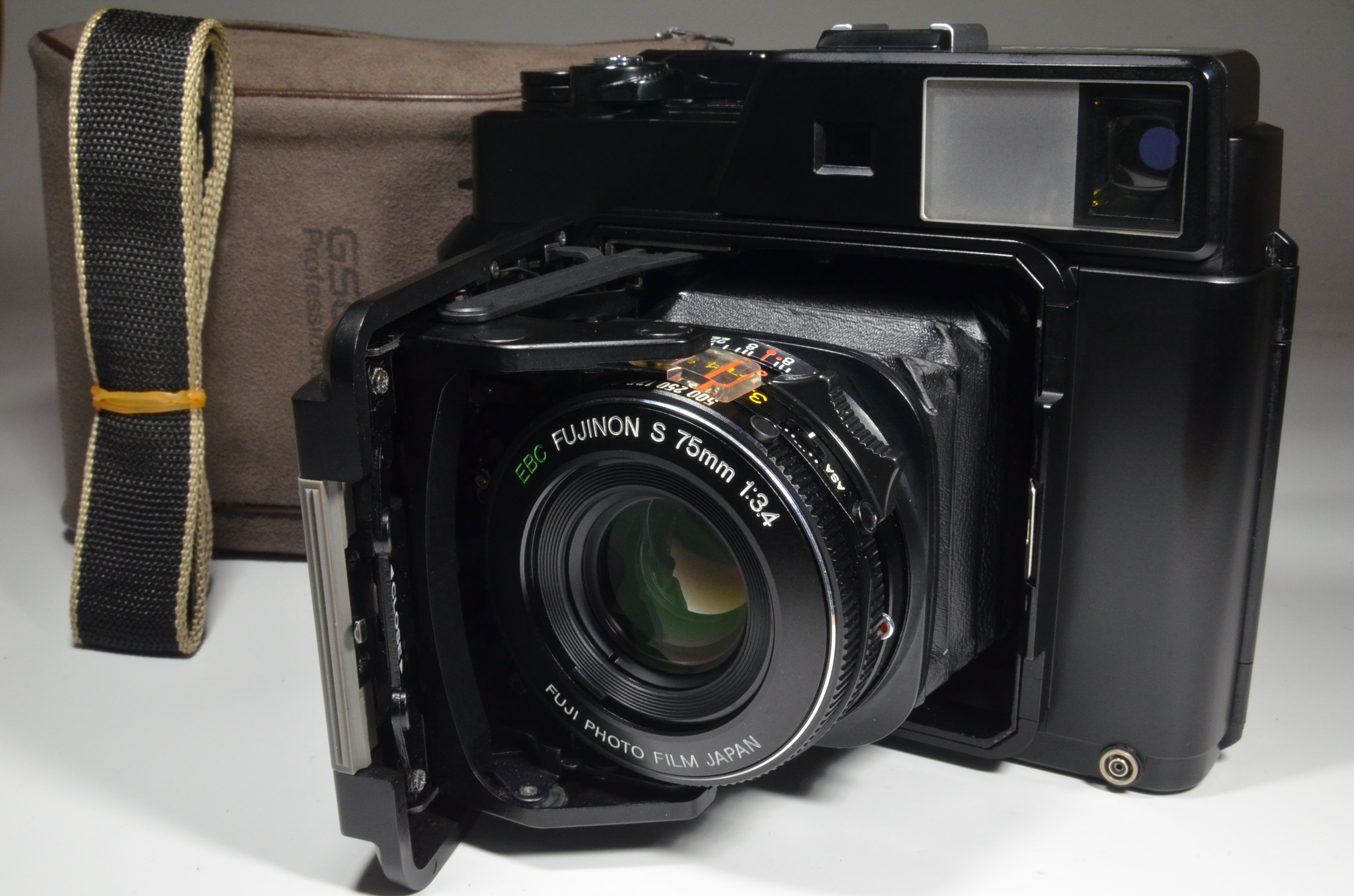 fujifilm fujica gs645 pro fujinon 75mm f3.4 medium format