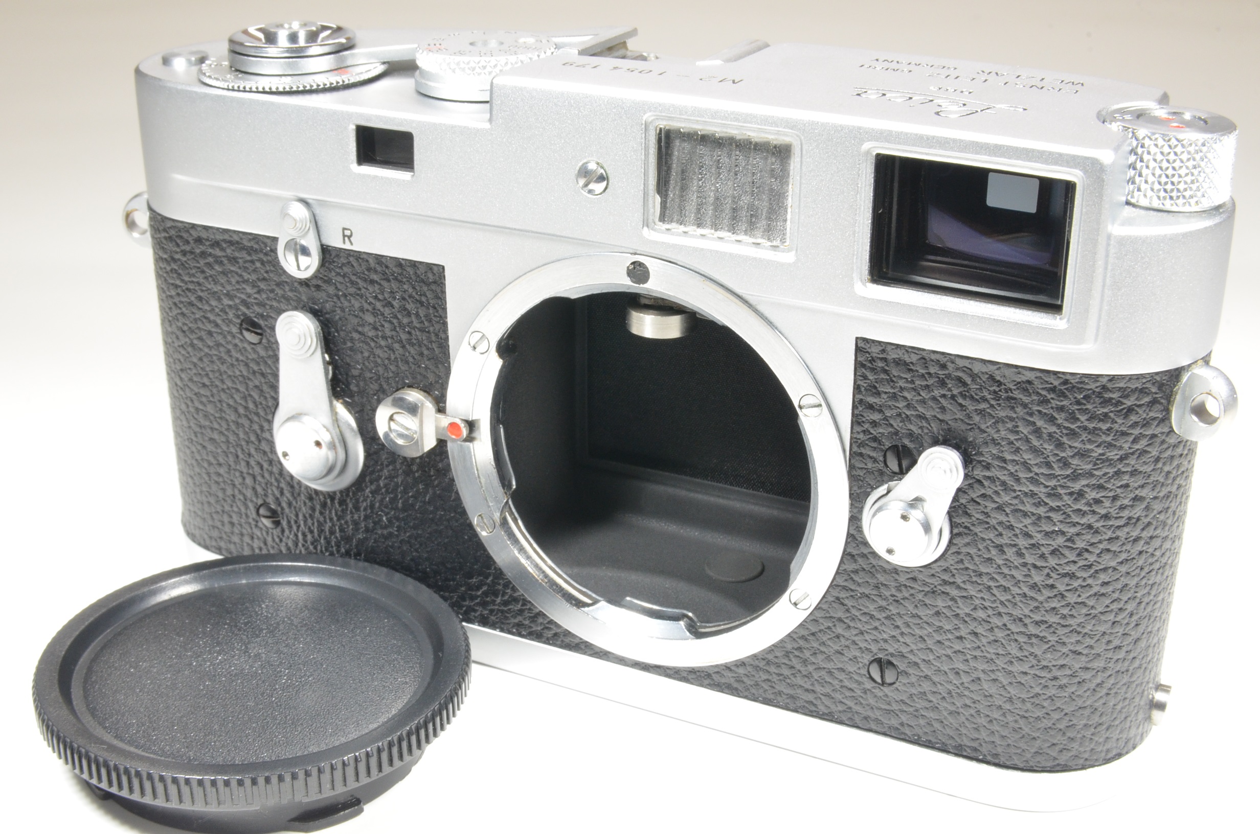 leica m2 self timer rangefinder film camera s/n 1054179 year 1962