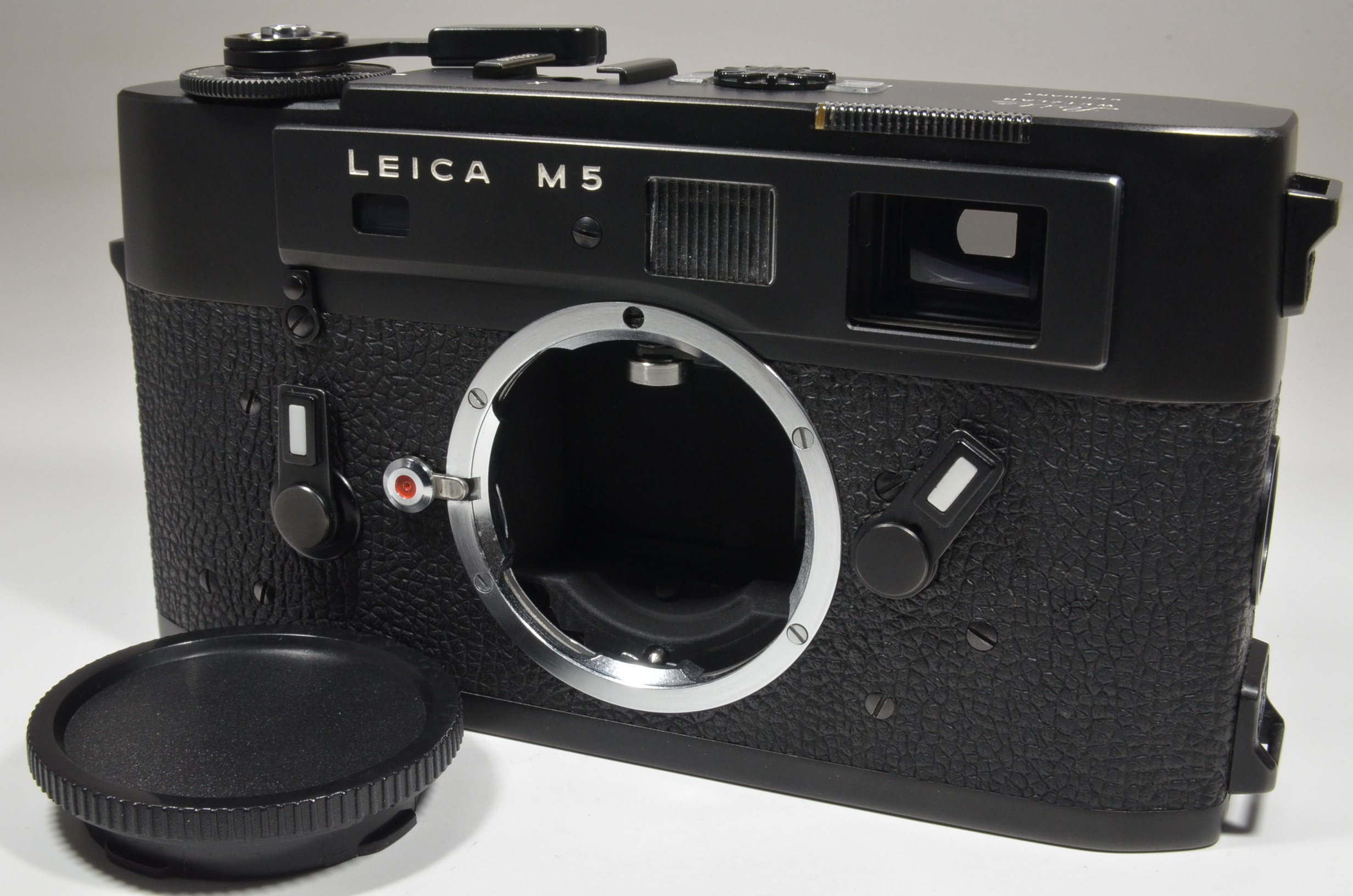 leica m5 black 3 lug year 1973 s/n 1376449 rangefinder camera