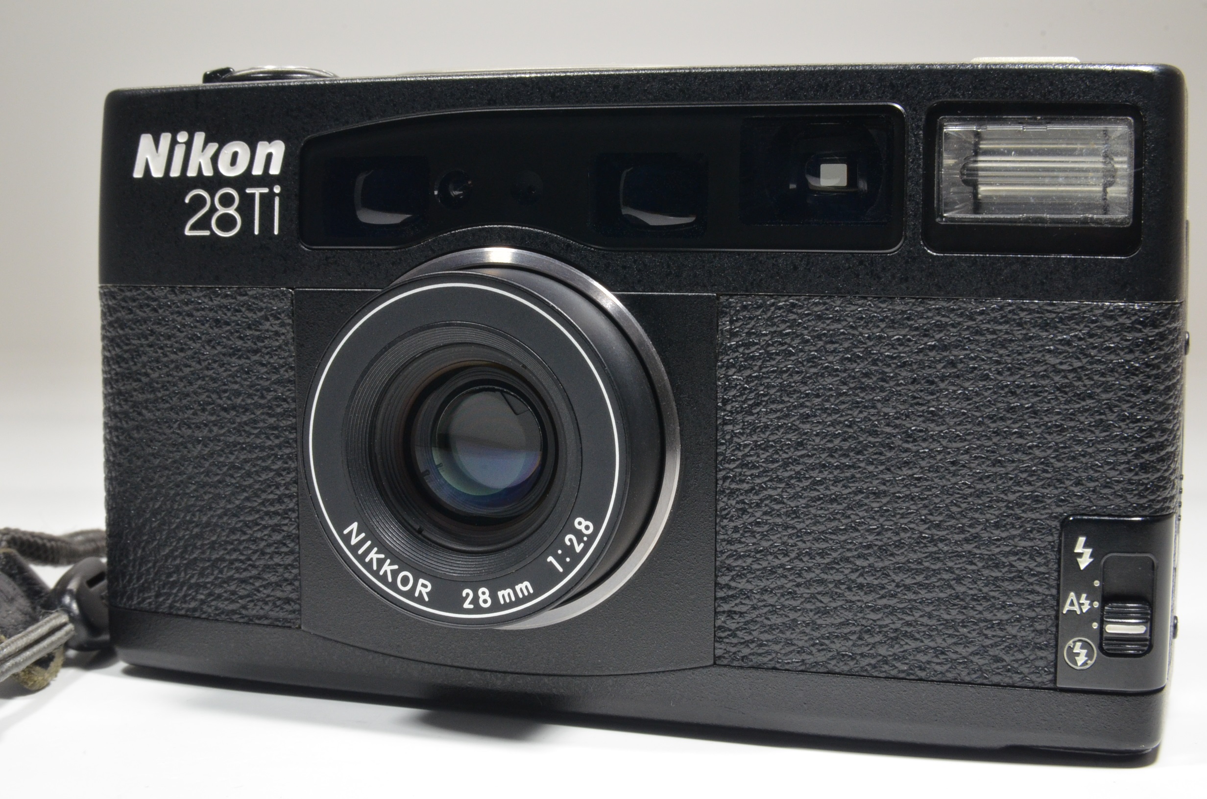 nikon 28ti 35mm point & shoot film camera